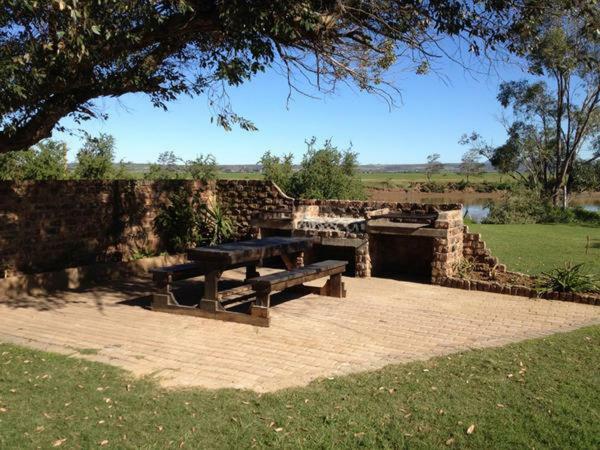 The Gamtoos Ferry Hotel Jeffreys Bay Exterior foto